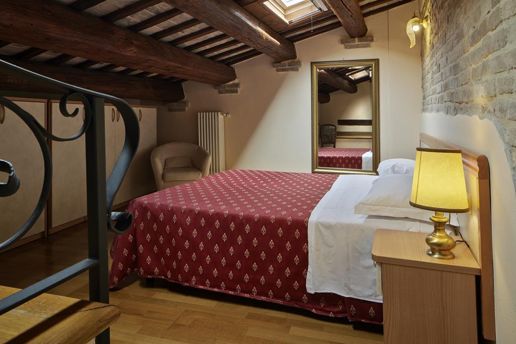 Residence Cavour 63 Rávena Habitación foto